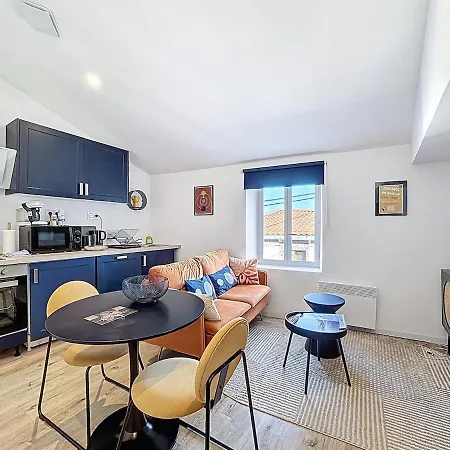 Sejour En Groupe Immeuble 10 Pers, Apartament Aulnat