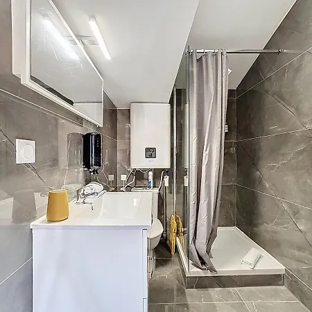 Apartament Sejour En Groupe Immeuble 10 Pers, Aulnat