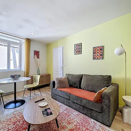 Sejour En Groupe Immeuble 10 Pers, Apartament Aulnat